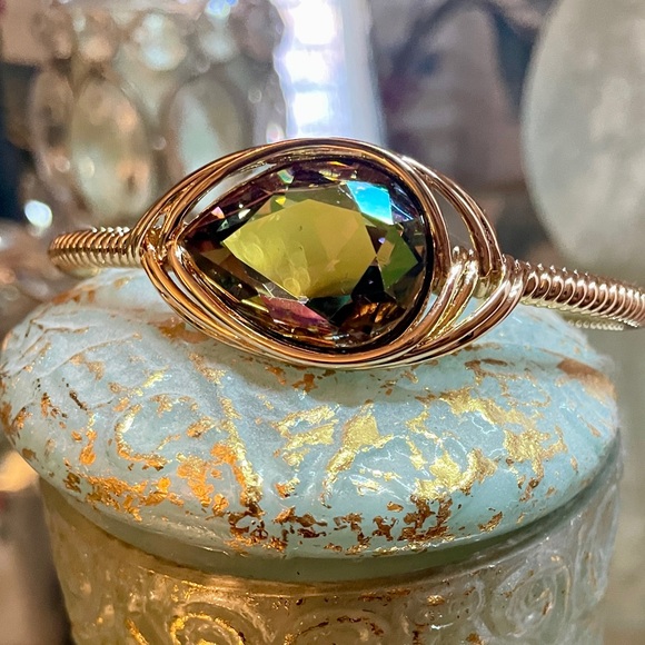 Jewelry - 🎆 Beautiful and Unique Mystic Topaz Gold Tone Cuff Bracelet. 7”. Captivating!!